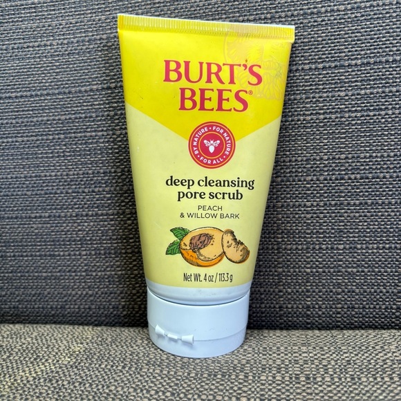 Burt's Bees Yellow Deep Cleansing Pore Scrub peach and Willow Bark 4oz - Picture 1 of 4